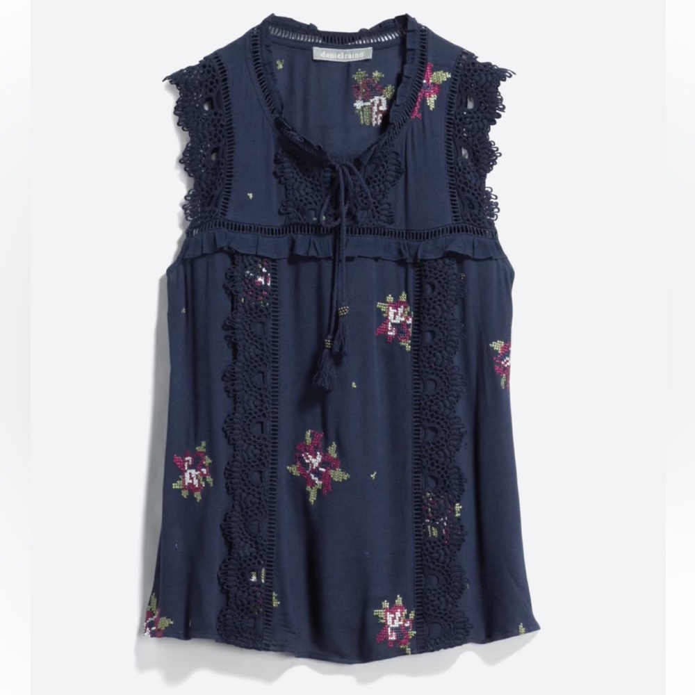 Pale Sky Nye Crochet Trim Embroidery Top
